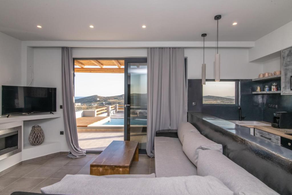 TV a/nebo společenská místnost v ubytování Sunset junior suites