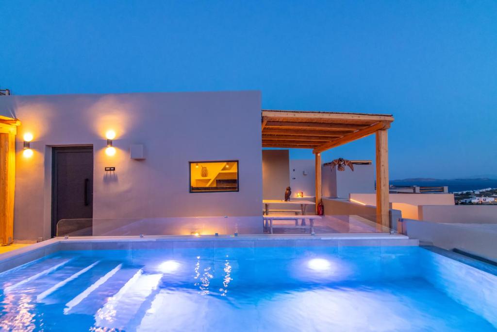Bazén v ubytování Sunset junior suites nebo v jeho okolí