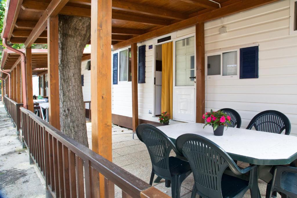 Balkón nebo terasa v ubytování Camping Liana