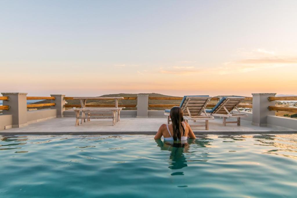 Bazén v ubytování Sunset junior suites nebo v jeho okolí