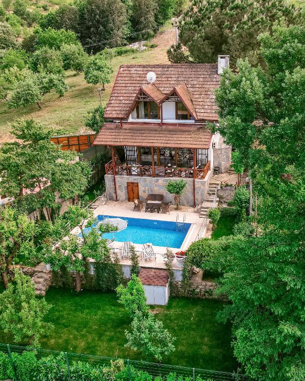 The swimming pool at or close to Havuzlu Mustakil Lüx Villa Doğa SAPANCA 150 MT2