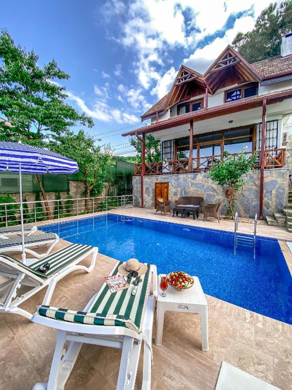 The swimming pool at or close to Havuzlu Mustakil Lüx Villa Doğa SAPANCA 150 MT2