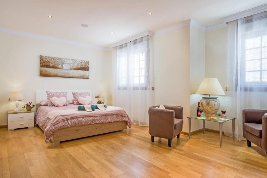 Posteľ alebo postele v izbe v ubytovaní Villa Leonardo Dos by Villa Plus