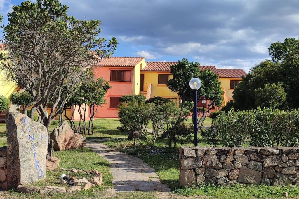 A garden outside San Teodoro - Salina Bamba