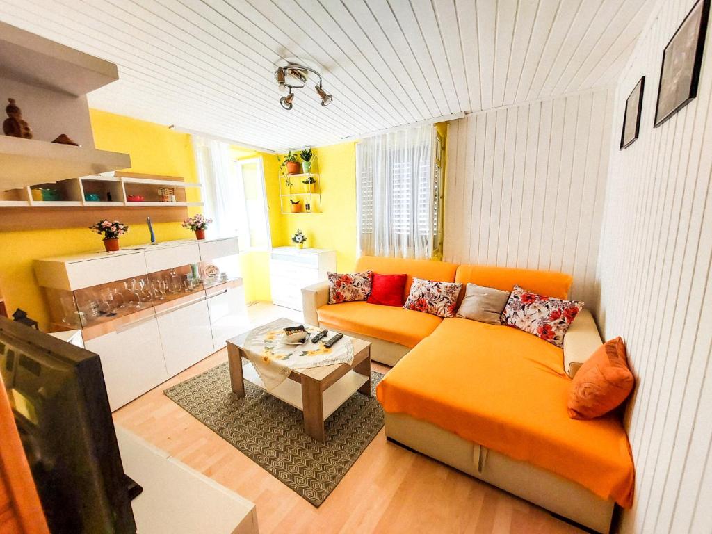 Χώρος καθιστικού στο Apartma Tara