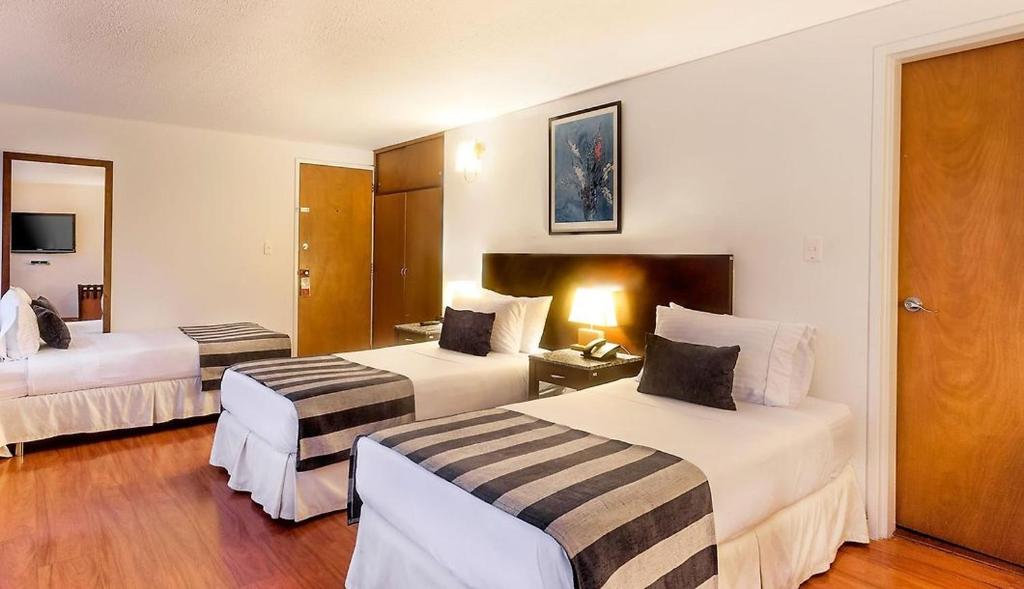 Postel nebo postele na pokoji v ubytování Hotel Oceanía Bogotá Museo