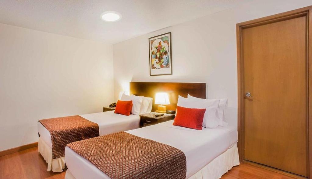 Postel nebo postele na pokoji v ubytování Hotel Oceanía Bogotá Museo