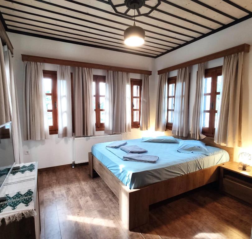 Posteľ alebo postele v izbe v ubytovaní Vrionis House