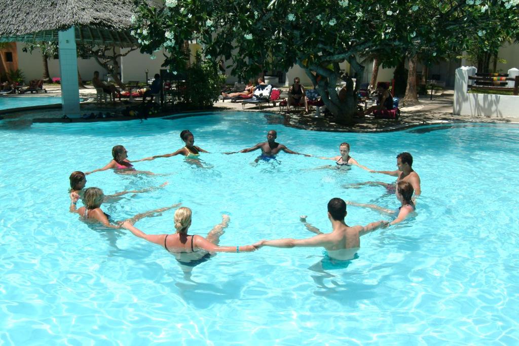 Bazén v ubytování Bamburi Beach Hotel nebo v jeho okolí