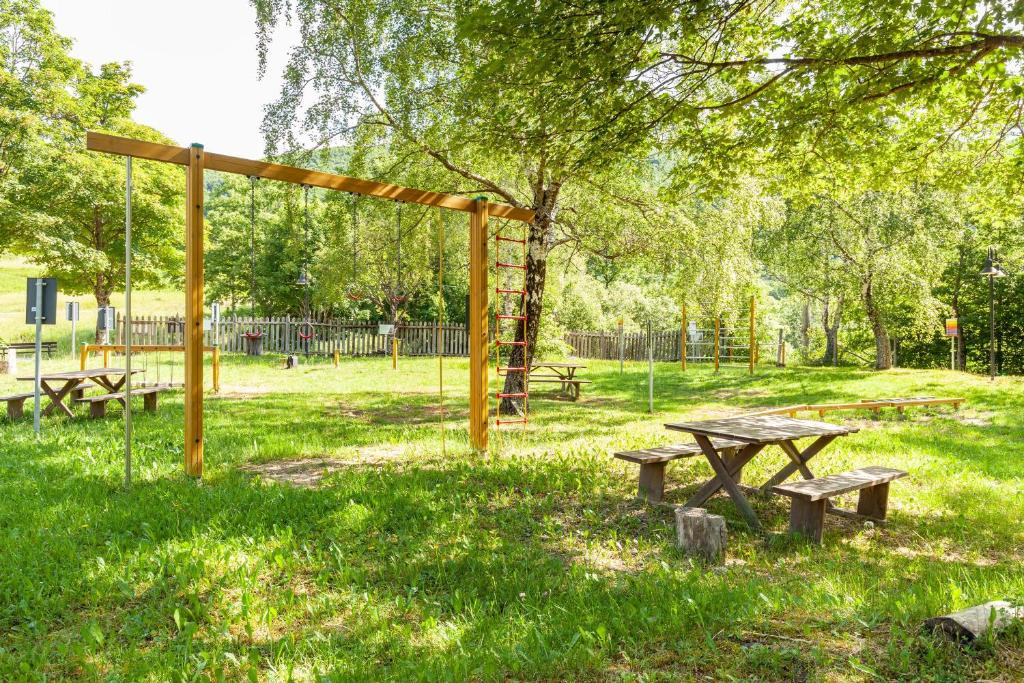 Ogród w obiekcie Villaggio Anemone Chalet Scoiattolo