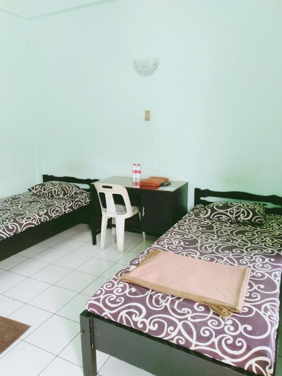 Postel nebo postele na pokoji v ubytování Hotel Taman Indah