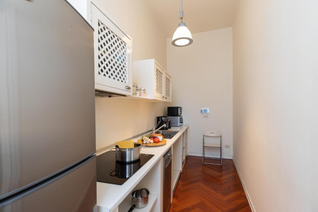 A kitchen or kitchenette at Seta spacious apartment next to the Duomo