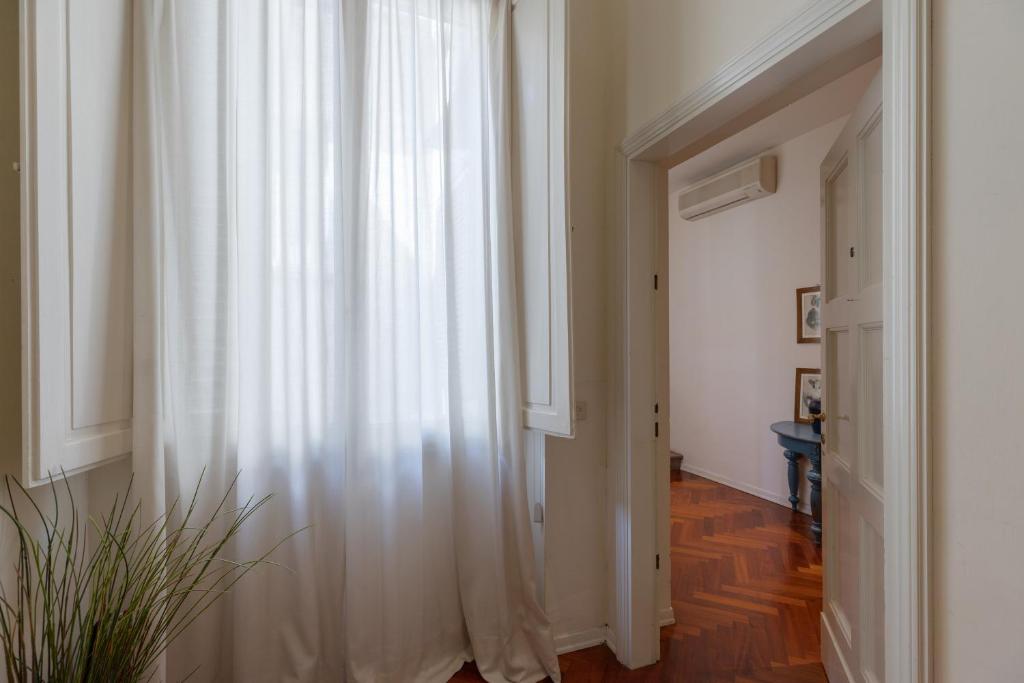 Kép Seta spacious apartment next to the Duomo szállásáról Firenzében a galériában