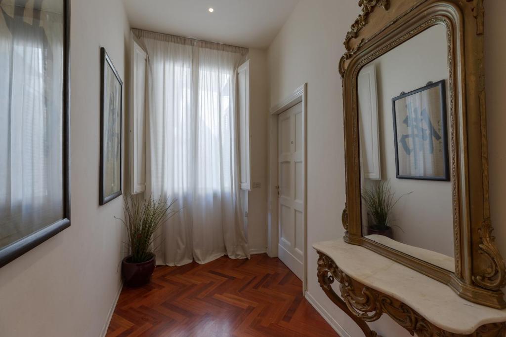 Kép Seta spacious apartment next to the Duomo szállásáról Firenzében a galériában