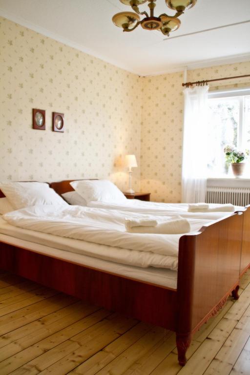 Postel nebo postele na pokoji v ubytování Kroksta Gård