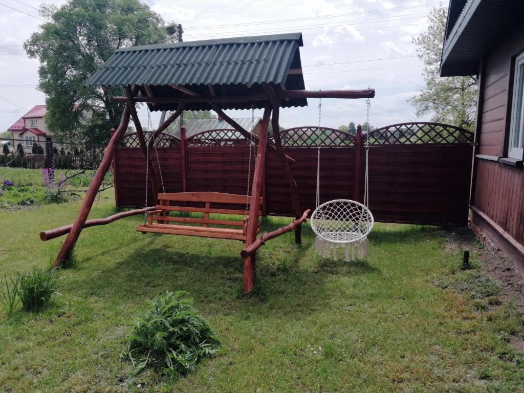 Vonkajšia záhrada v ubytovaní Domek na wsi