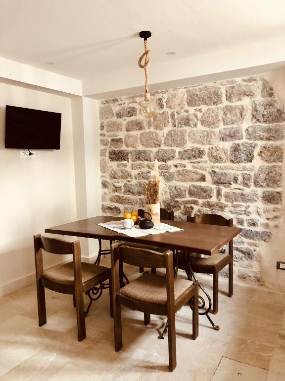 TV a/nebo společenská místnost v ubytování Guesthouse Giraffe