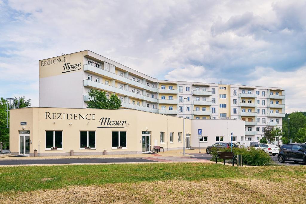 a large white building with a hotel at Apartman Residence Moser 1504 in Karlovy Vary