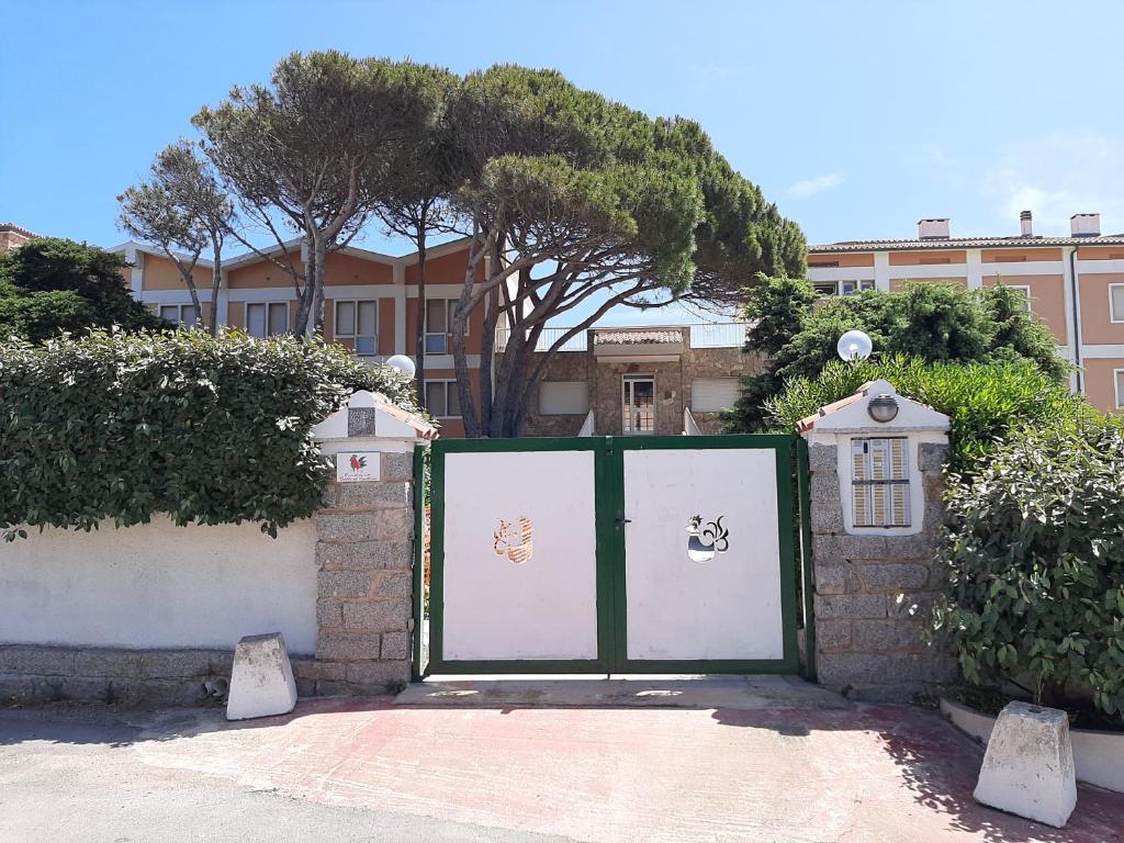 Overlooking the sea Santa Teresa Gallura - Housity