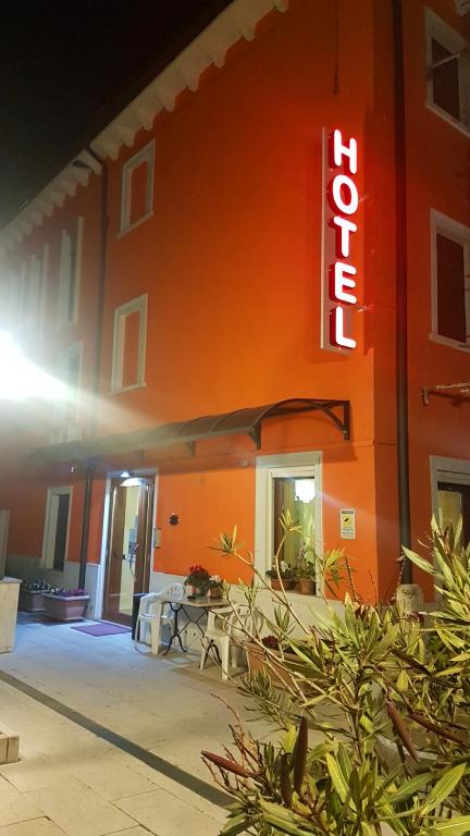 Budova, kde se hotel nachází