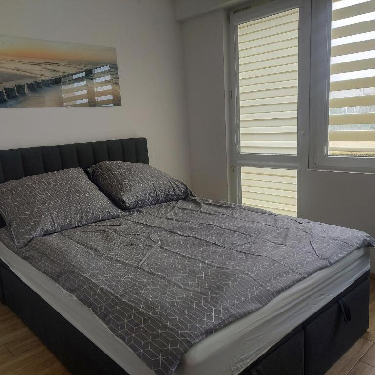 Posteľ alebo postele v izbe v ubytovaní Apartament MIRA