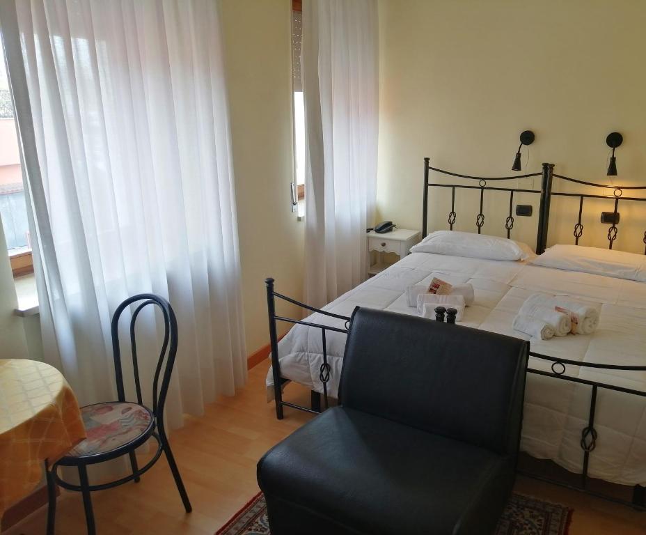 Postel nebo postele na pokoji v ubytování Hotel Siros