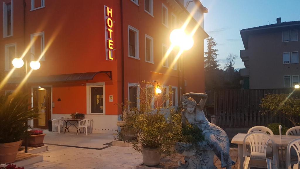 Budova, kde se hotel nachází