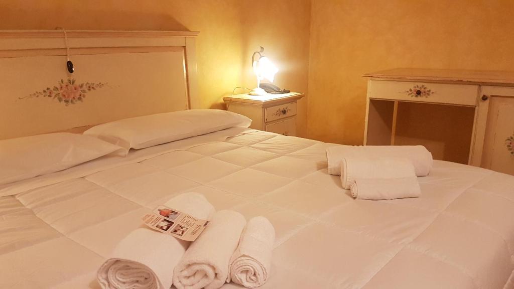 Postel nebo postele na pokoji v ubytování Hotel Siros