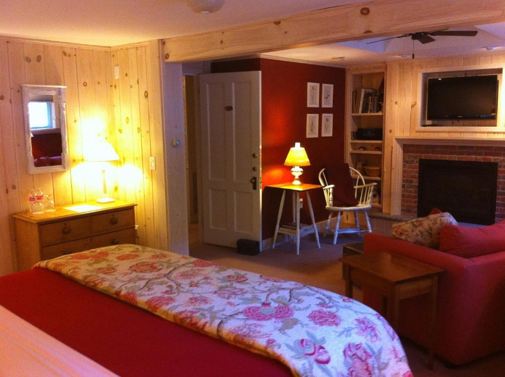 Postel nebo postele na pokoji v ubytování Deerhill Inn