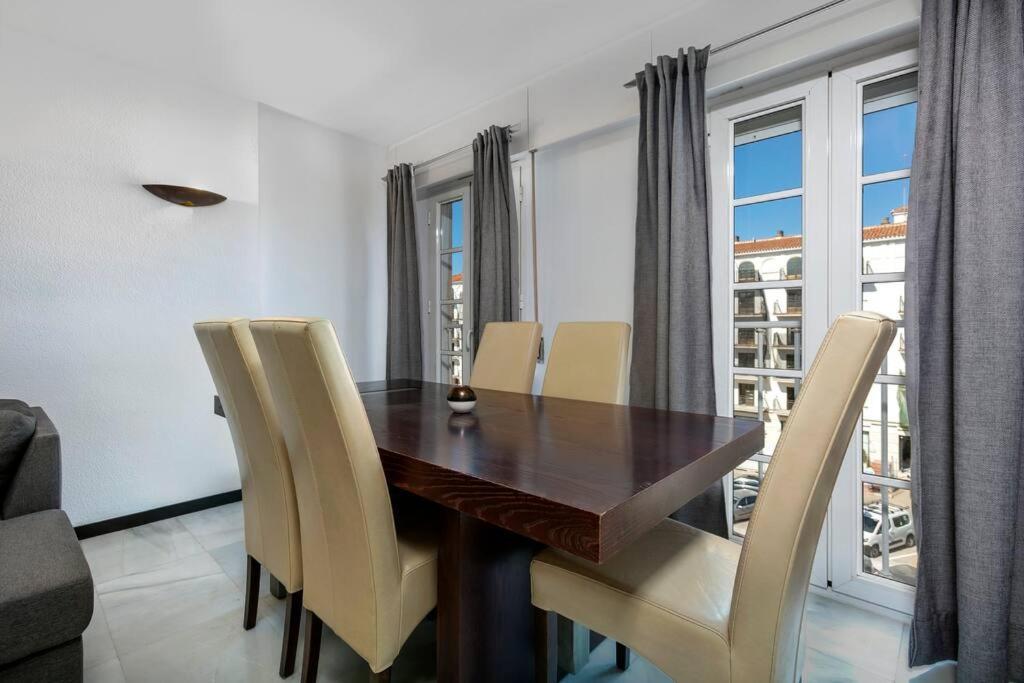 Posezení v ubytování Duplex Penthouse, walking distance to Puerto Banus