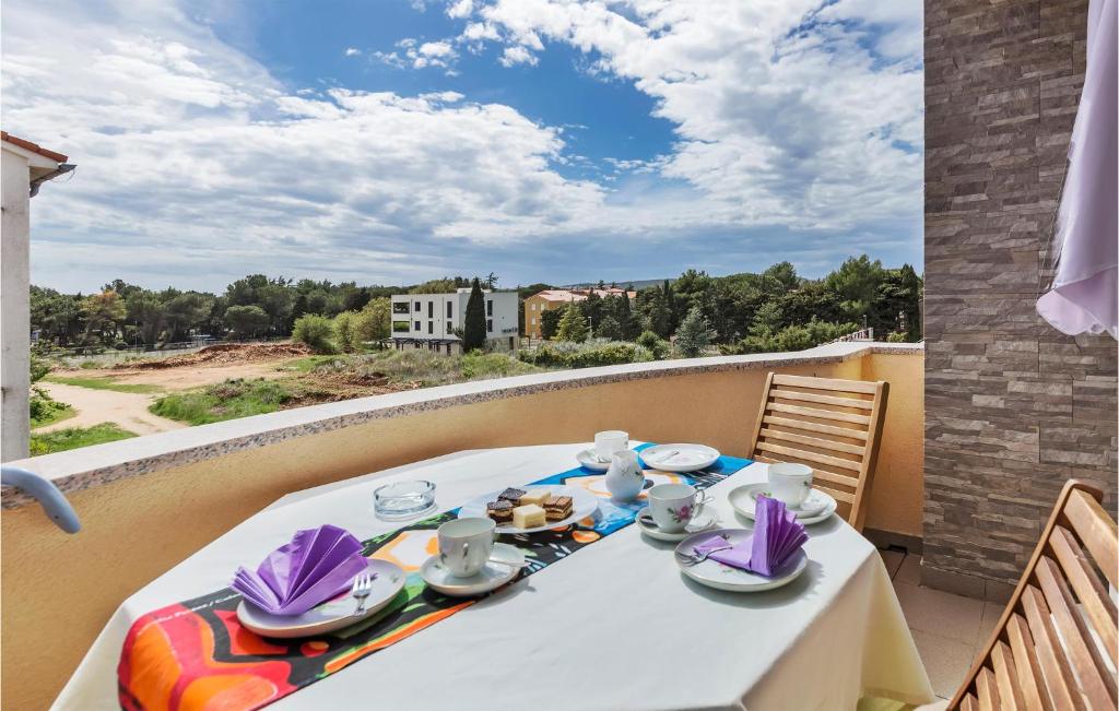 Balkon lub taras w obiekcie 1 Bedroom Gorgeous Apartment In Medulin
