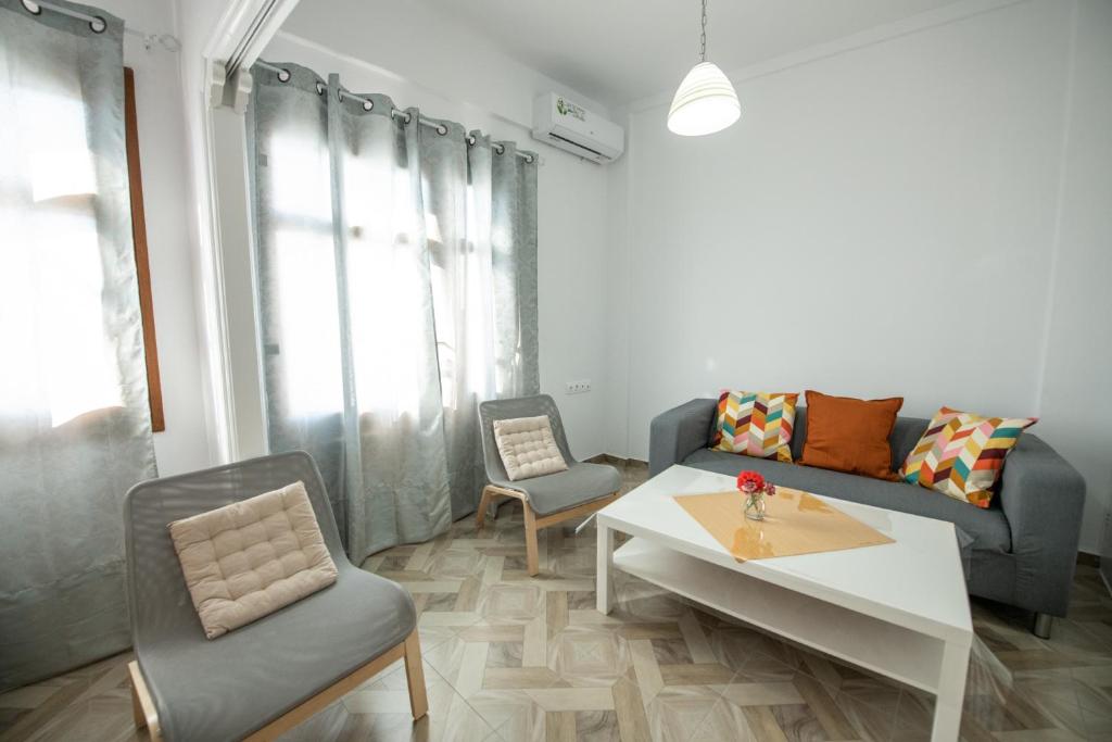 Posezení v ubytování Lovely one-bedroom flat in Skopelos