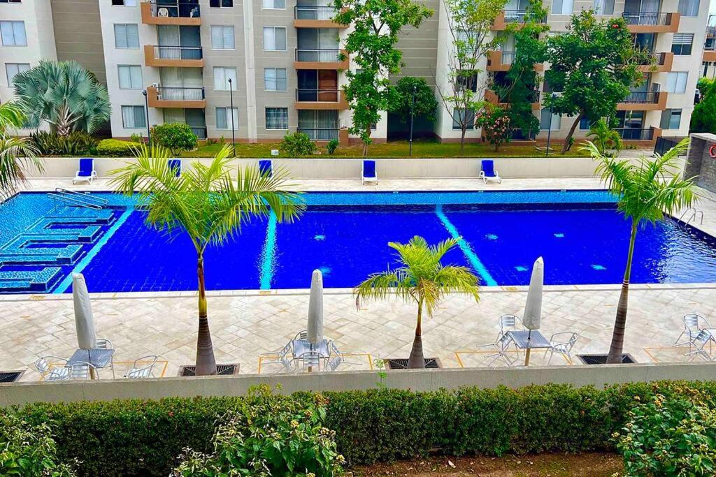 Bazén v ubytování Apartamento luxury Girardot nebo v jeho okolí