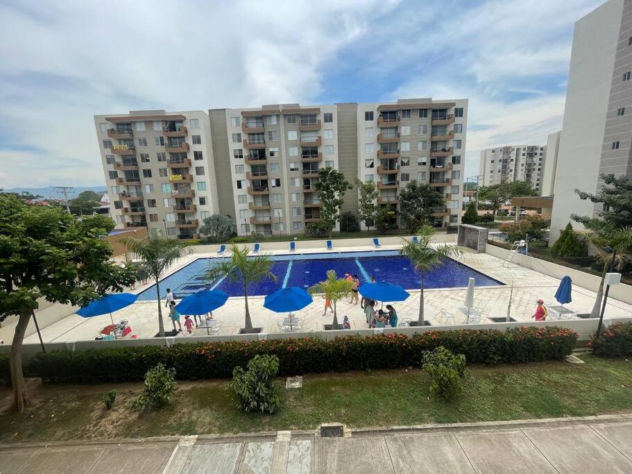 Bazén v ubytování Apartamento luxury Girardot nebo v jeho okolí