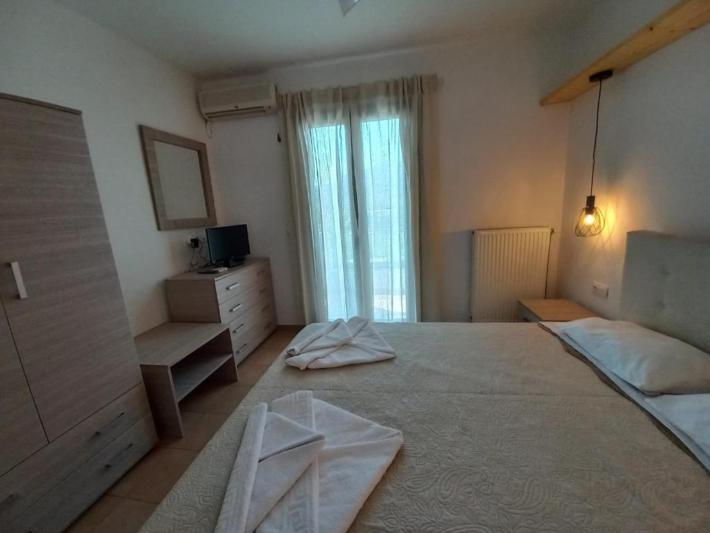Posteľ alebo postele v izbe v ubytovaní Achilli Apartments