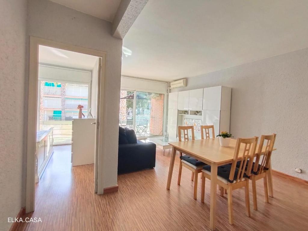 Fotografie z fotogalerie ubytování APARTAMENTO MUY LUMINOSO EN SEGUNDA LÍNEA DE MAR v destinaci Roda de Bará
