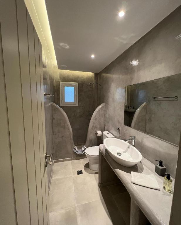 Koupelna v ubytování Alidian bay Suites Leros