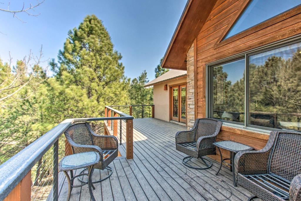 Stunning Angel Fire Cabin with Hot Tub and 3 Decks!, Angel Fire