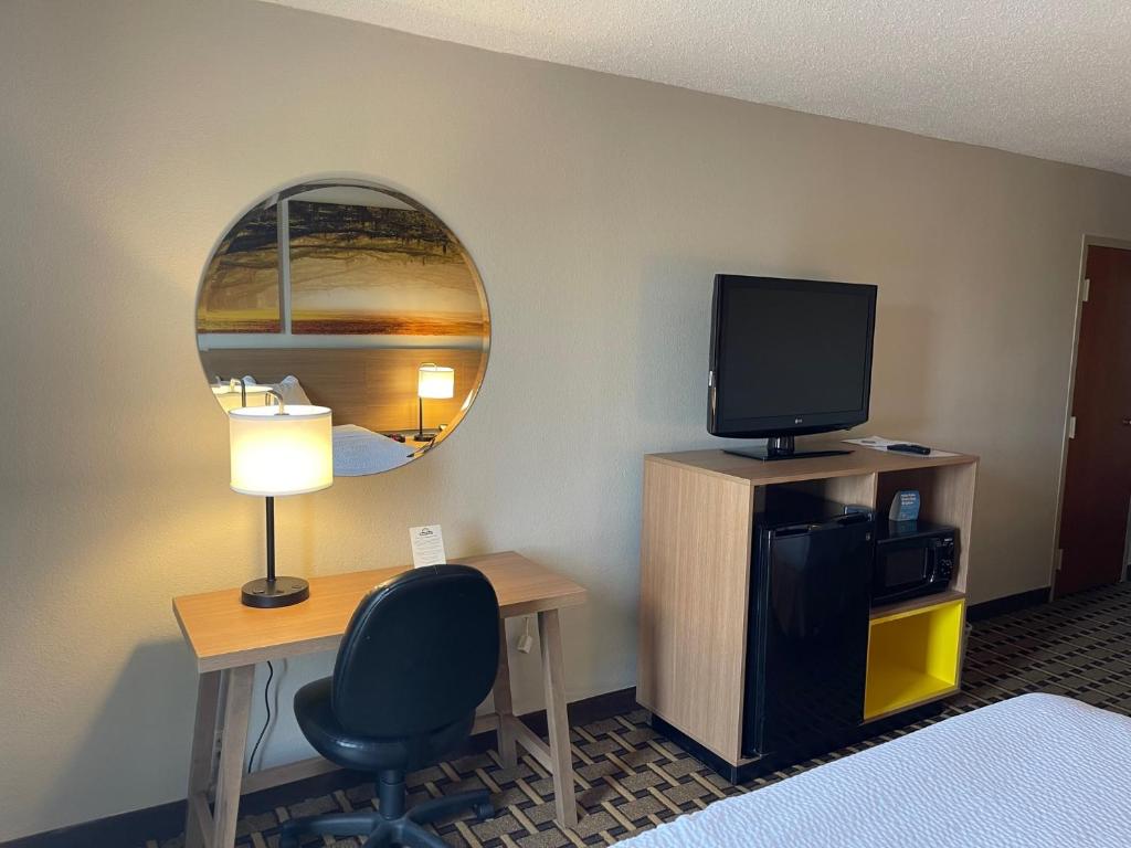 Days Inn by Wyndham Fayetteville-South/I-95 Exit 49 - King Room - Toegang Van Handicaps - Niet -roken