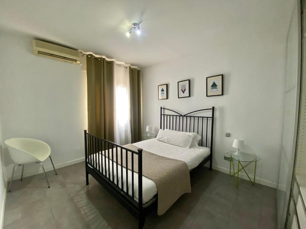 Postel nebo postele na pokoji v ubytování SixRooms Plaza Mayor