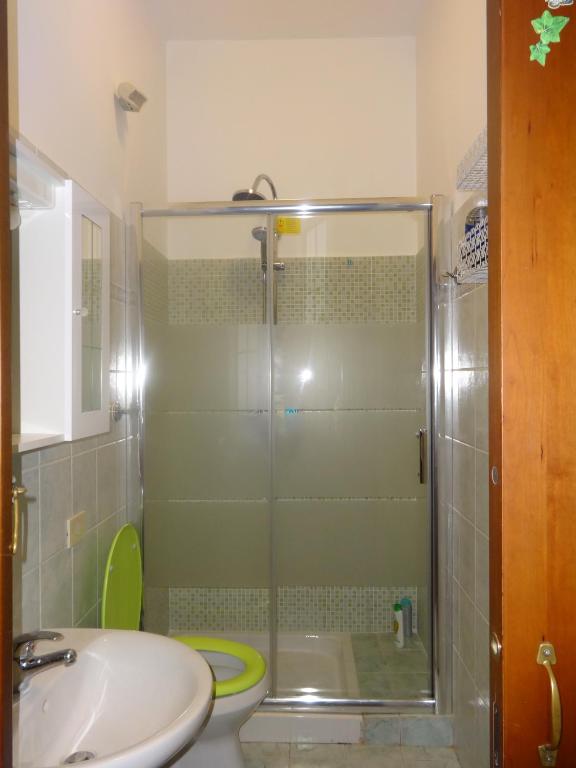 A bathroom at B&B Twins