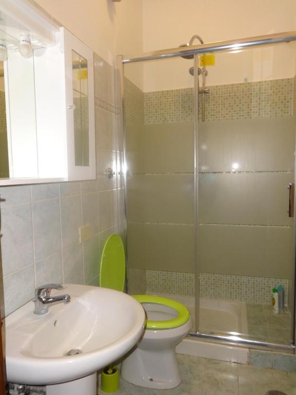 A bathroom at B&B Twins