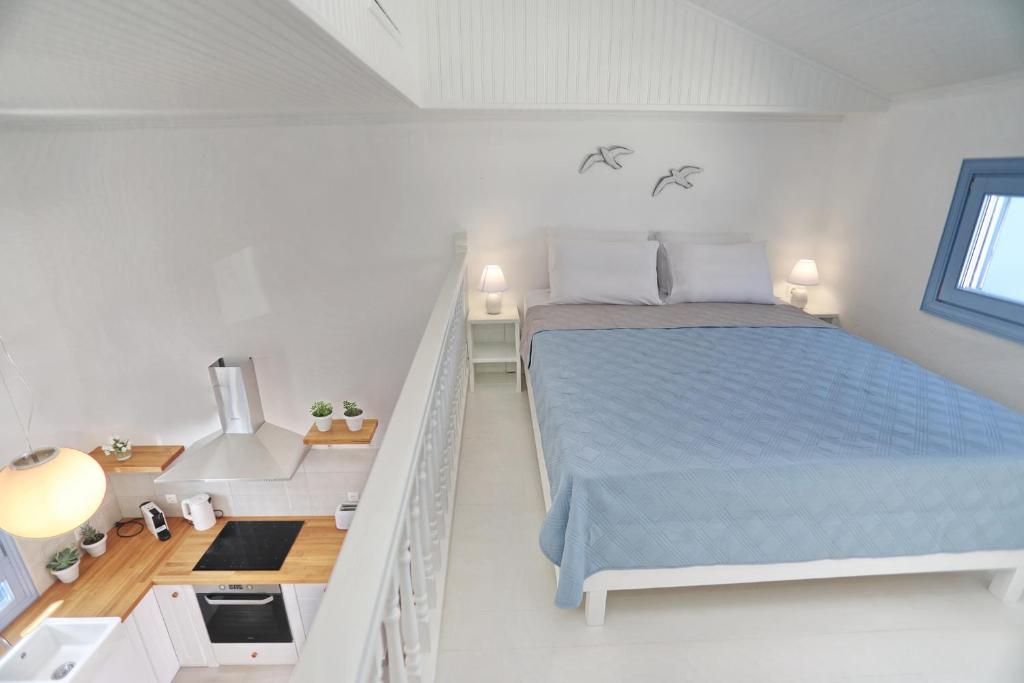 Postel nebo postele na pokoji v ubytování Skopelos Aerino house