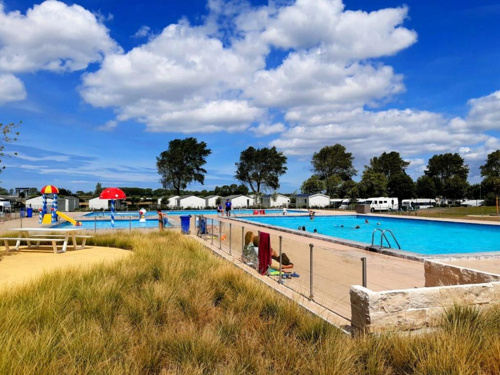 Bazén v ubytování Kustpark Nieuwpoort nebo v jeho okolí