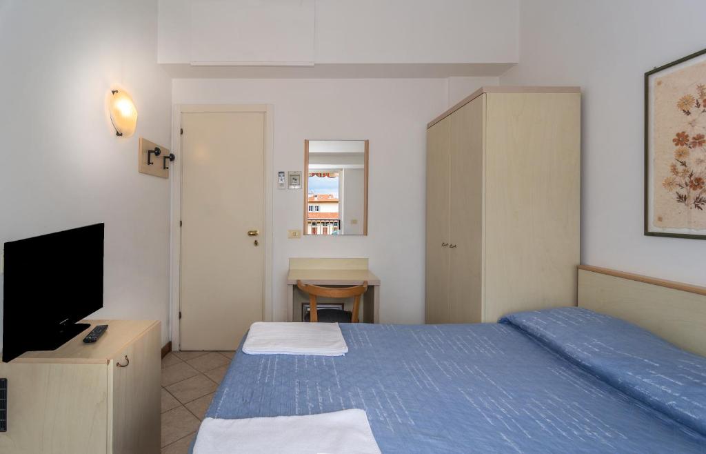 Florentia Hotel - Double Room With Balcony And Sea View