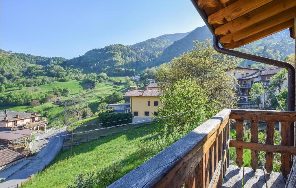 Балкон або тераса в Stunning Home In Pezzoro With House A Mountain View