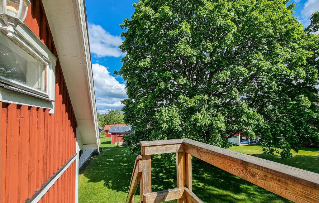 Zahrada ubytování 1 Bedroom Cozy Apartment In Gullspång