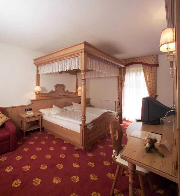 Postel nebo postele na pokoji v ubytování Hotel Flora