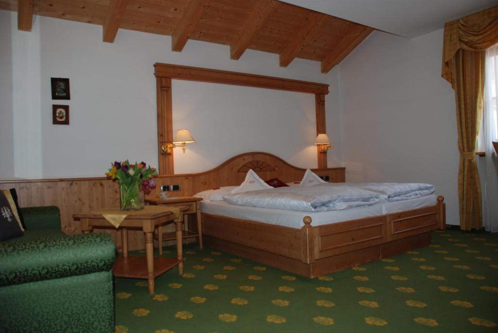 Postel nebo postele na pokoji v ubytování Hotel Flora