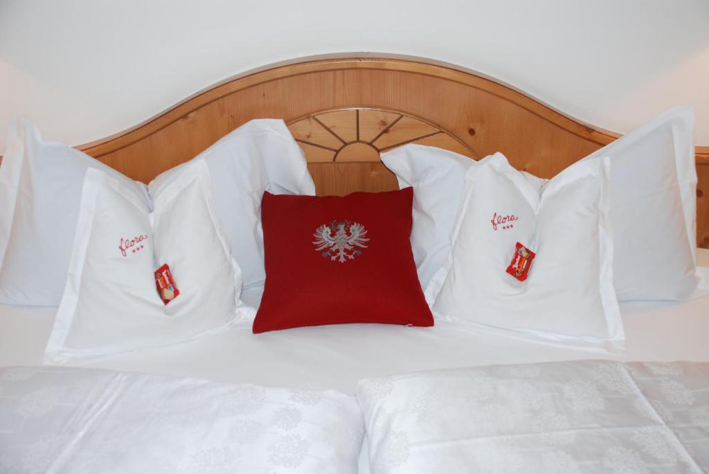 Postel nebo postele na pokoji v ubytování Hotel Flora